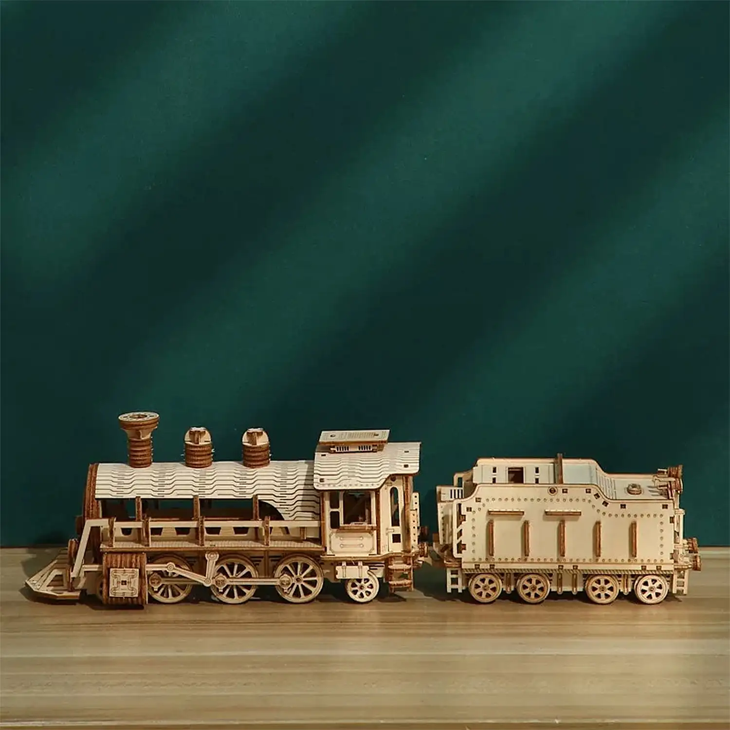Maqueta de Madera 3D, diseño de Tren con movimiento mecánico. 282 piezas.