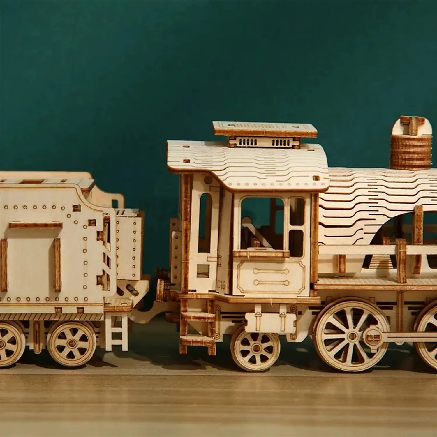 Maqueta de Madera 3D, diseño de Tren con movimiento mecánico. 282 piezas.