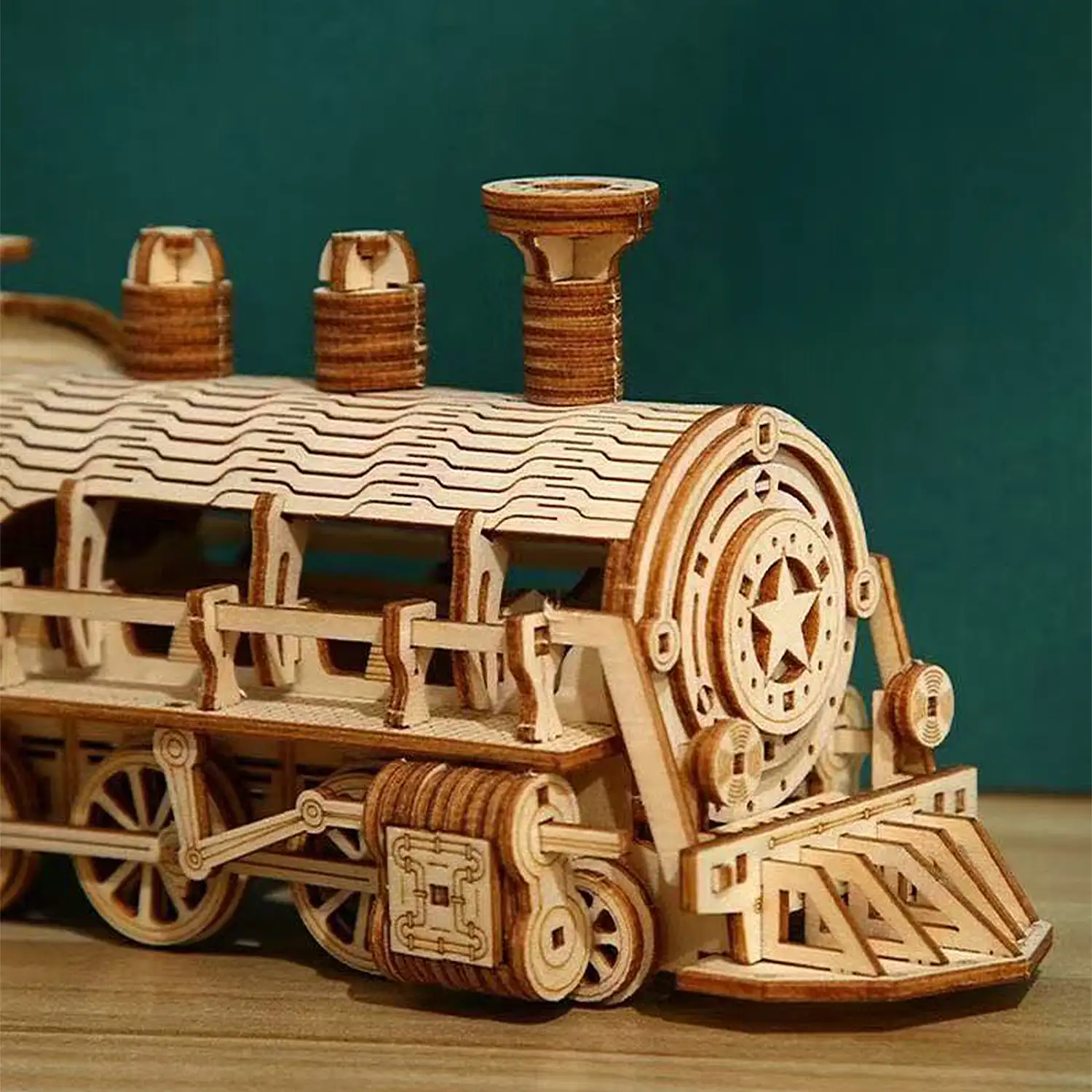 Maqueta de Madera 3D, diseño de Tren con movimiento mecánico. 282 piezas.