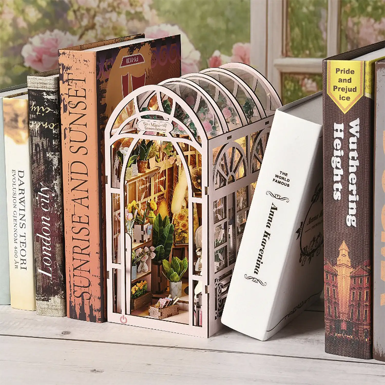 Estudio en el jardín. Book Nook de madera, diseño 3D realista con gran detalle, cubierta y luces led.