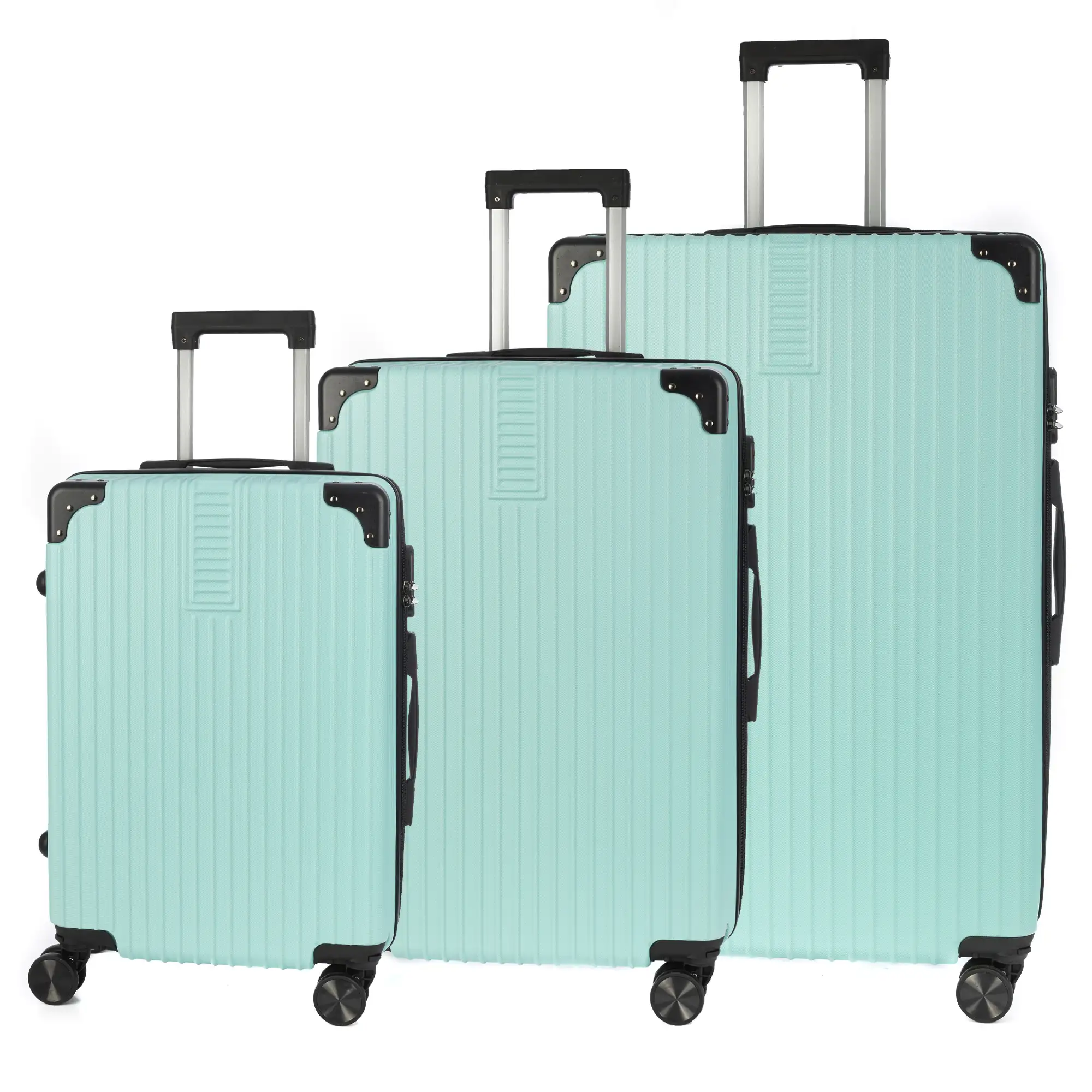 Juego de 3 maletas Trolley, en material ligero ABS de alta resistencia con esquinas reforzadas. Cerradura numérica y 4 ruedas dobles extraíbles y giratorias 360°.