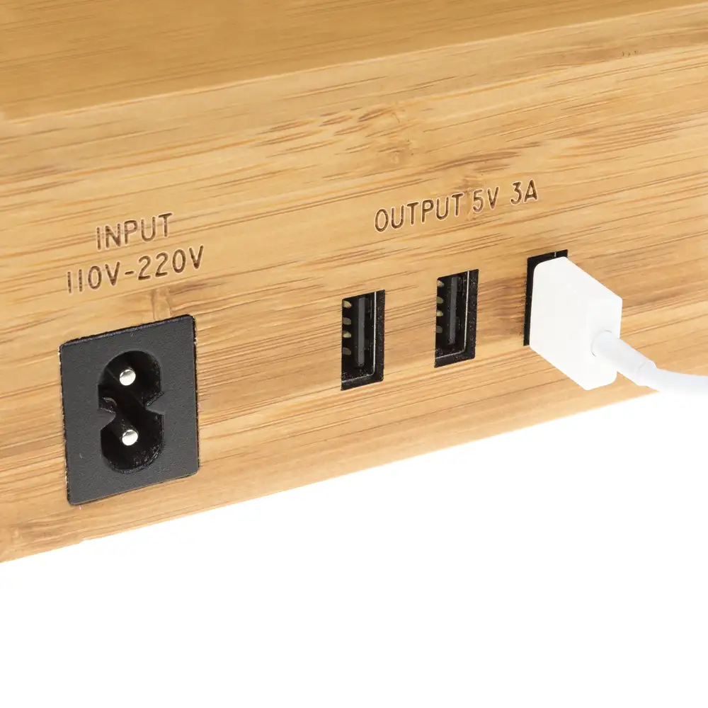 Soporte de madera para smartphone y iWatch con estación de carga USB.
